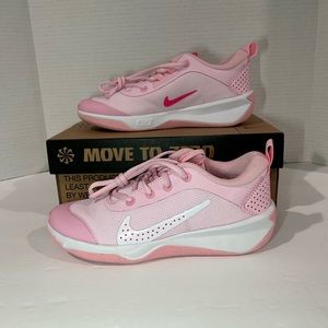 Nike OMNI Multi-Court (GS), Color Pink Foam/White Hyper Pink Size